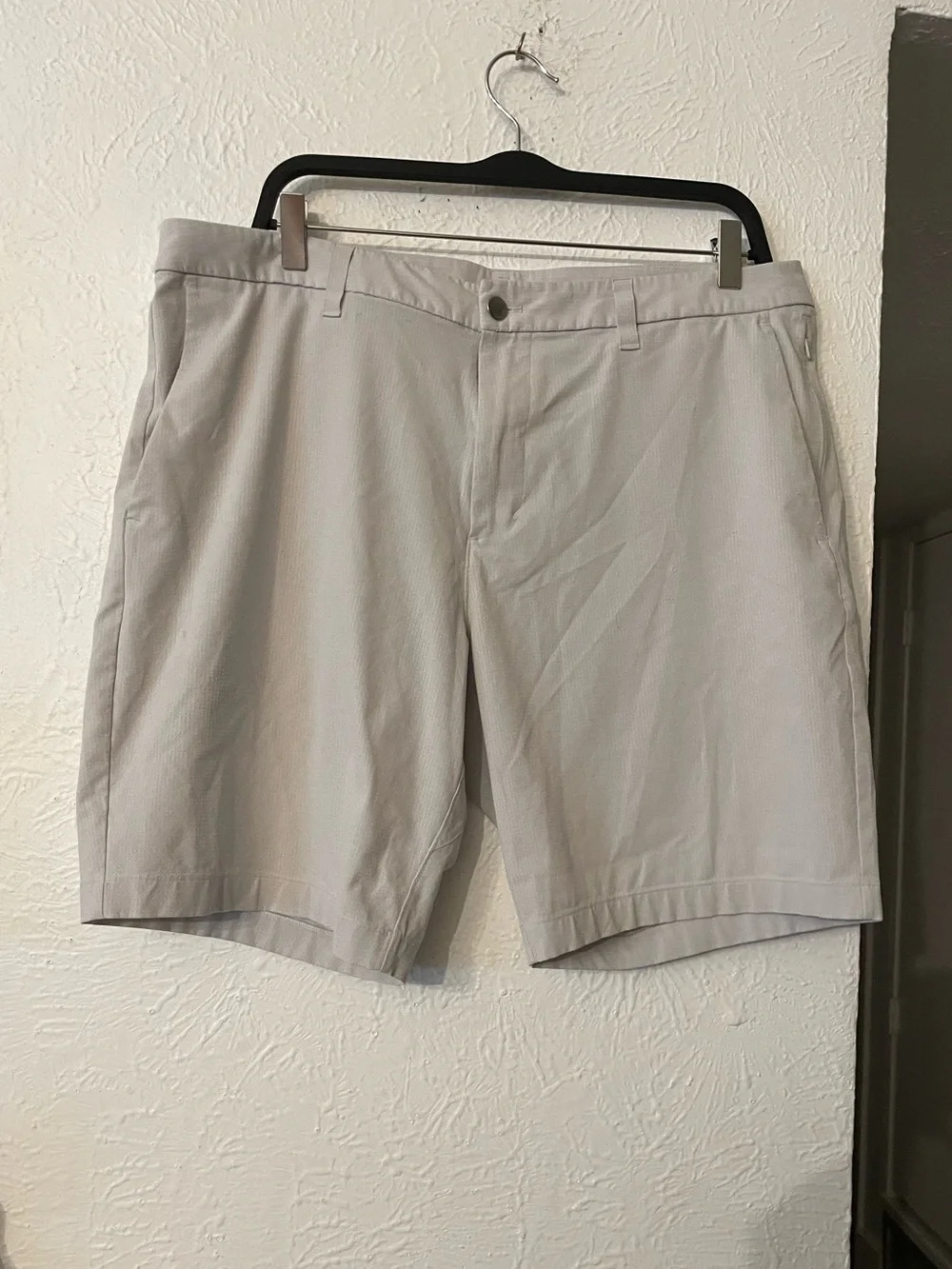 lululemon athletica Men's Light Gray Athletic Shorts
